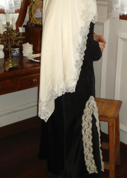 Gardenia 3 sided Lace scarf