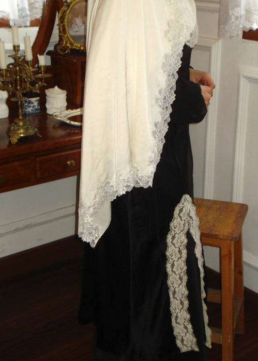 Gardenia 3 sided Lace scarf