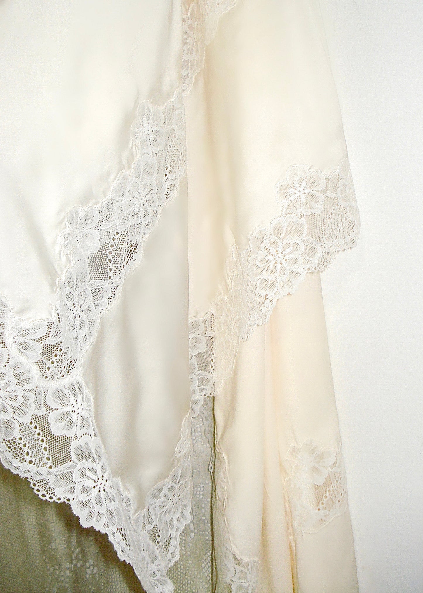 Melati satin Full lace Ivory Scarf