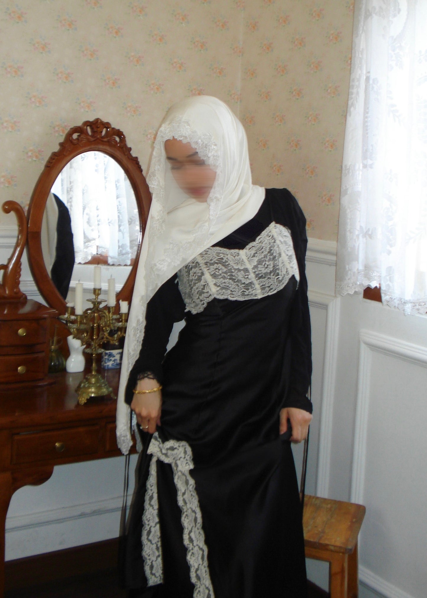 Gardenia 3 sided Lace scarf