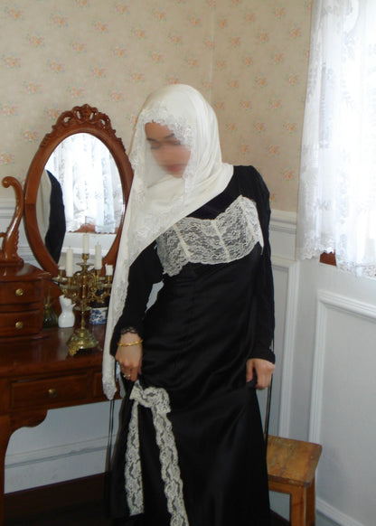 Gardenia 3 sided Lace scarf